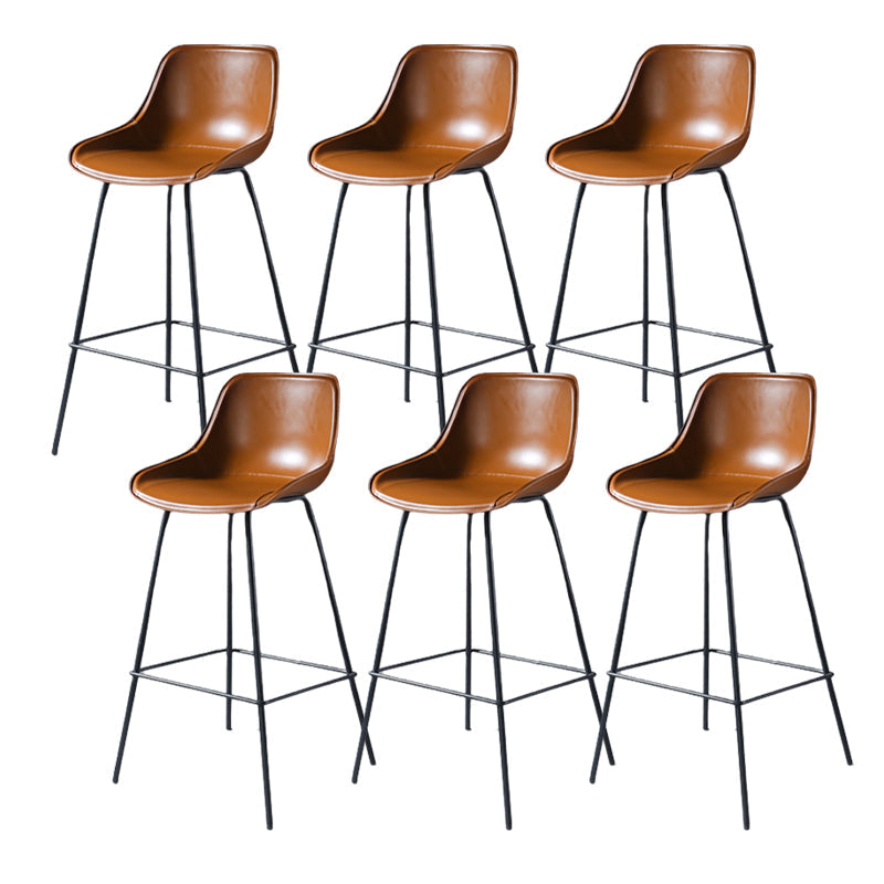 Hedendaagse gestoffeerde lage rugkakbarkrukken met metalen basis