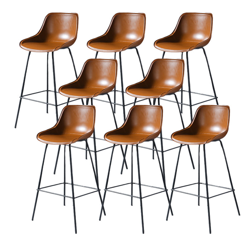 Hedendaagse gestoffeerde lage rugkakbarkrukken met metalen basis