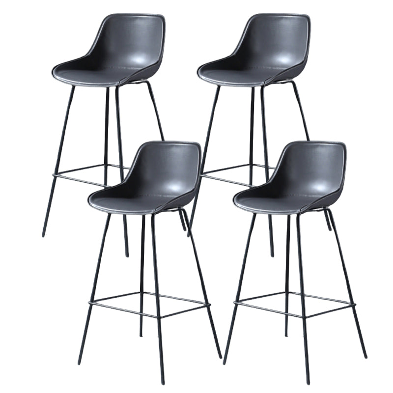 Hedendaagse gestoffeerde lage rugkakbarkrukken met metalen basis