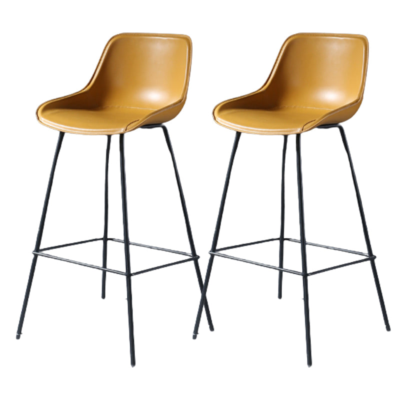 Hedendaagse gestoffeerde lage rugkakbarkrukken met metalen basis