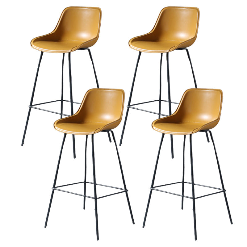 Hedendaagse gestoffeerde lage rugkakbarkrukken met metalen basis