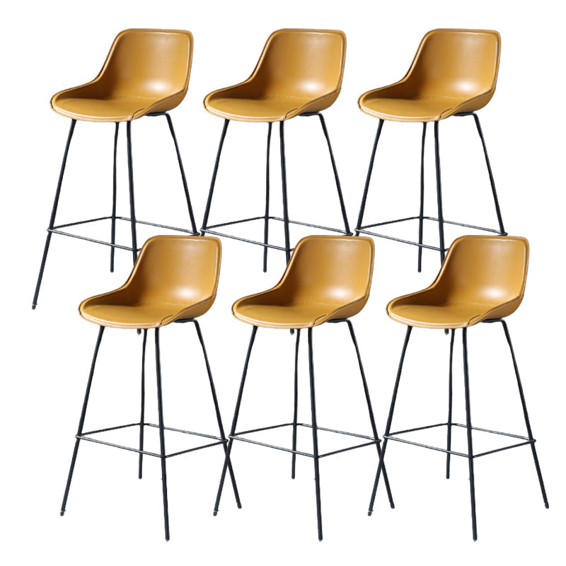 Hedendaagse gestoffeerde lage rugkakbarkrukken met metalen basis