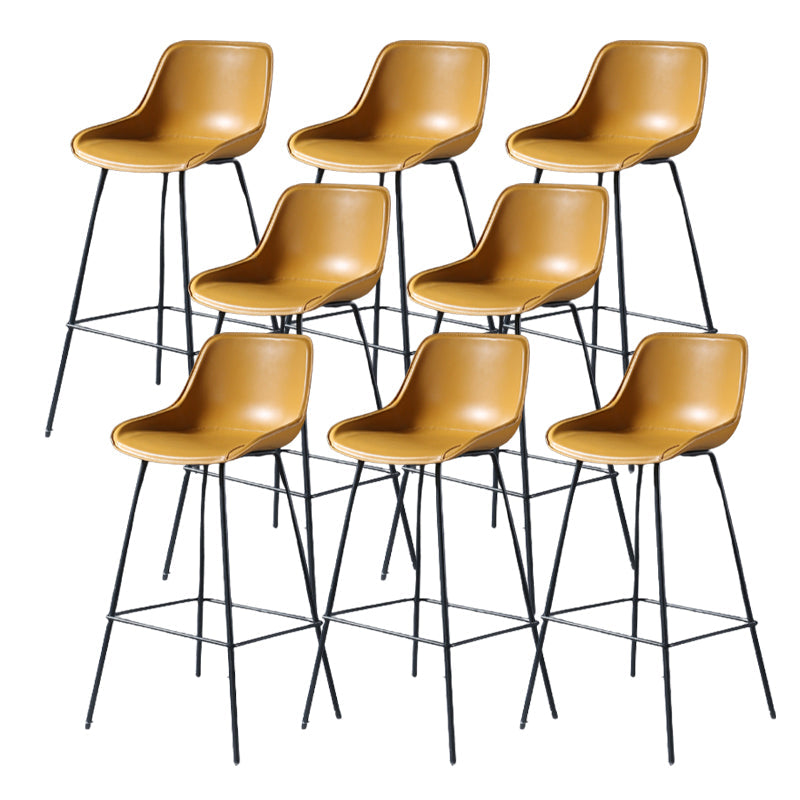 Hedendaagse gestoffeerde lage rugkakbarkrukken met metalen basis