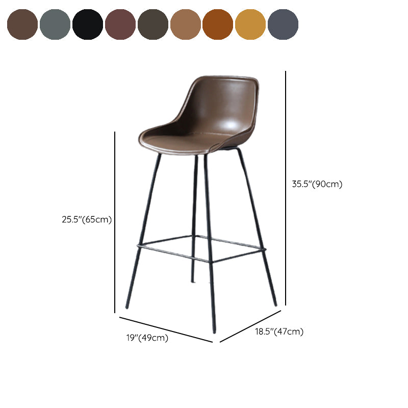 Hedendaagse gestoffeerde lage rugkakbarkrukken met metalen basis