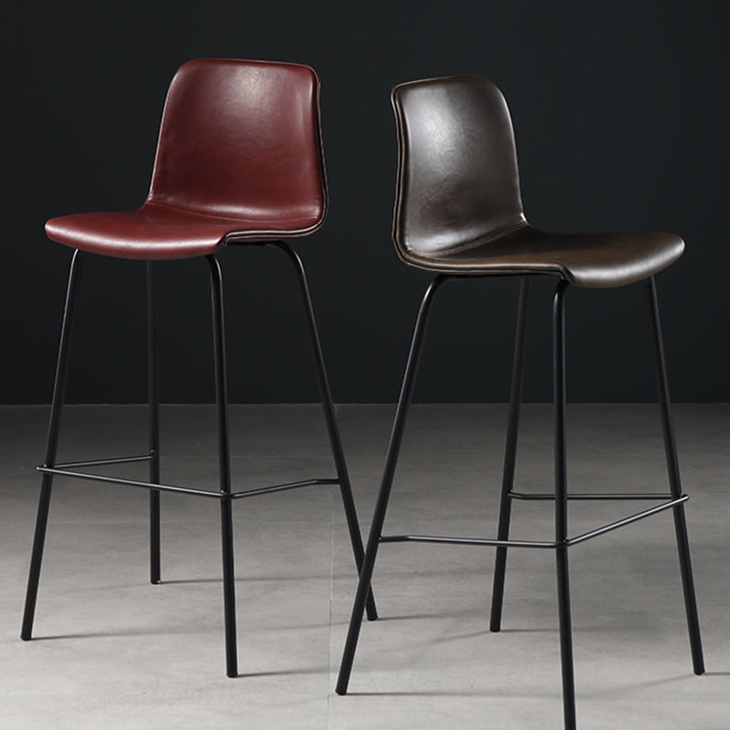 Eigentijdse rugleuning faux lederen armloze barkruk met voetsteun