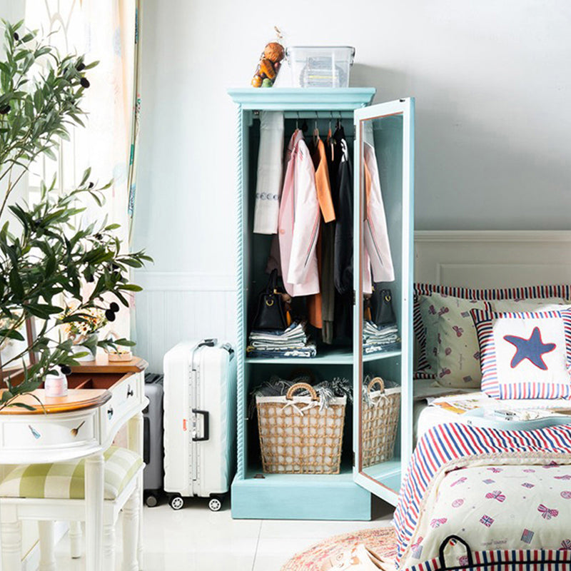 Armadio per armadio per armadio per camera da letto in stile cottage con asta di abbigliamento