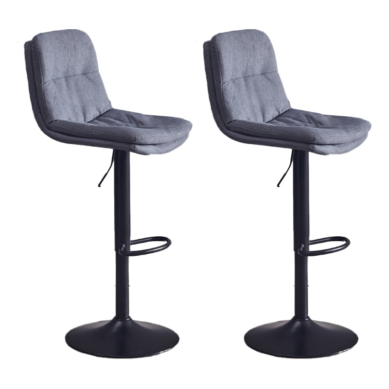 Sgabello da bar sul backrest girevole regolabile contemporaneo con poggiapiedi