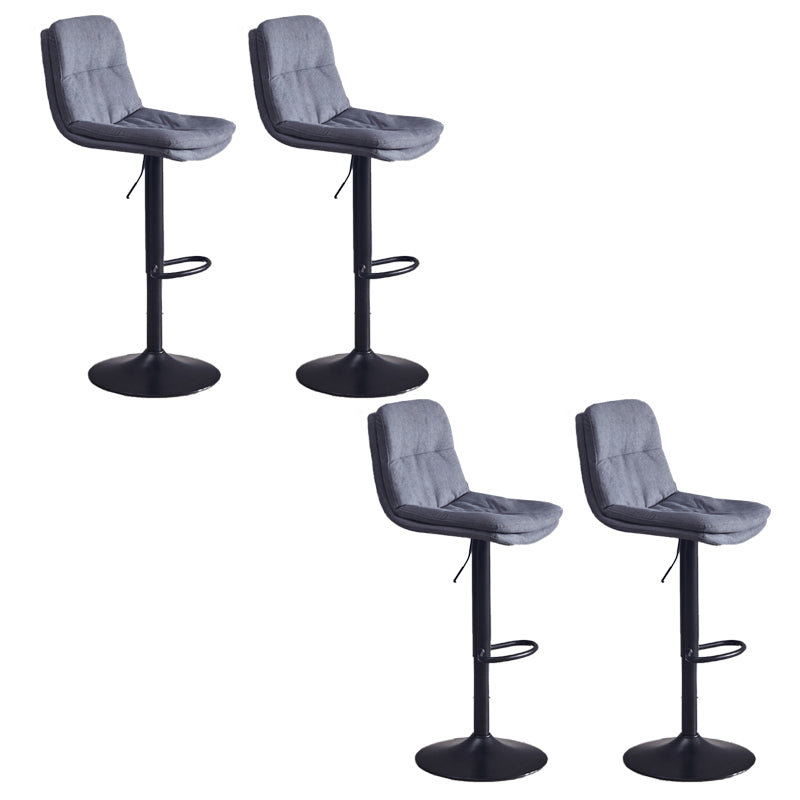 Sgabello da bar sul backrest girevole regolabile contemporaneo con poggiapiedi