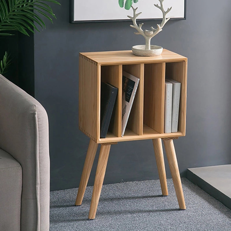 Bibliothèque en bois massif moderne à l'arrière fermé avec étagères