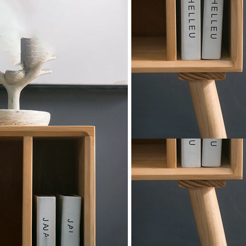 Bibliothèque en bois massif moderne à l'arrière fermé avec étagères