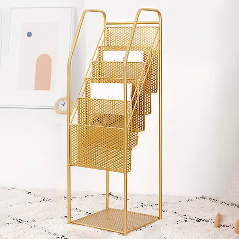 Libreria in metallo verticale in stile moderno con scaffali