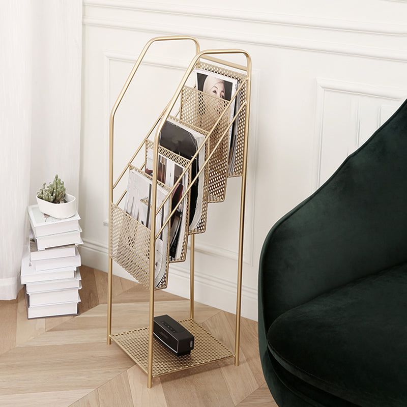 Libreria in metallo verticale in stile moderno con scaffali