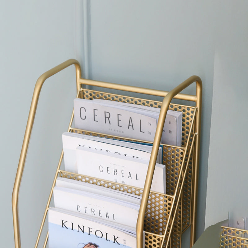 Libreria in metallo verticale in stile moderno con scaffali