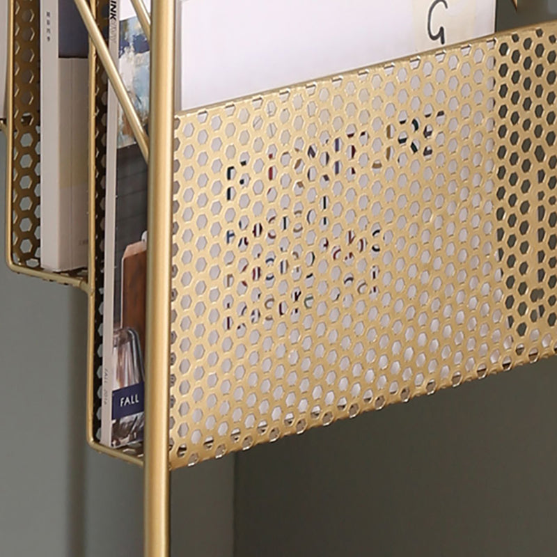 Libreria in metallo verticale in stile moderno con scaffali