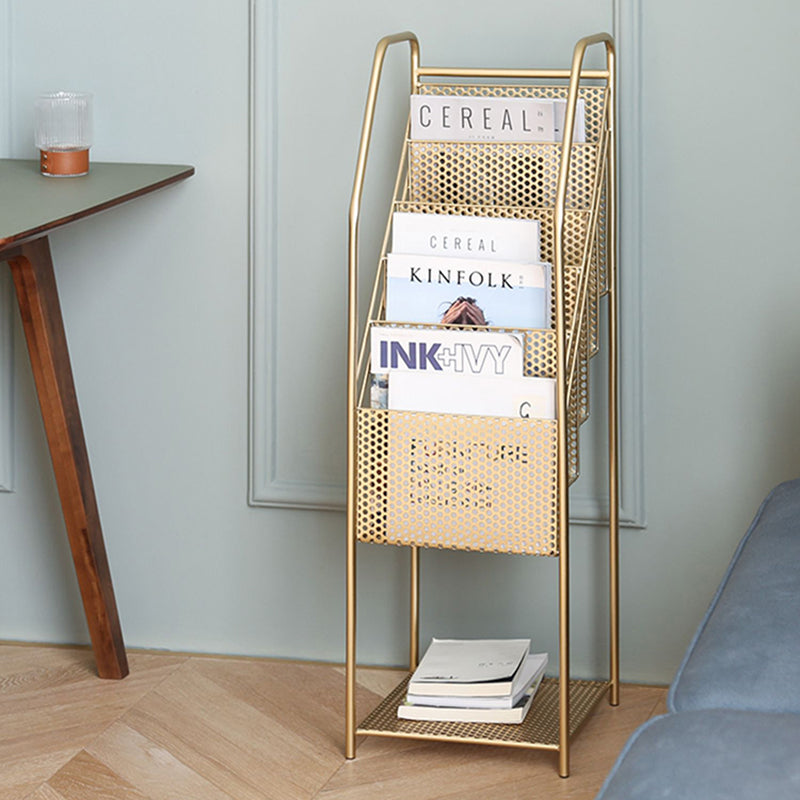 Libreria in metallo verticale in stile moderno con scaffali