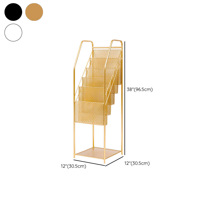 Libreria in metallo verticale in stile moderno con scaffali