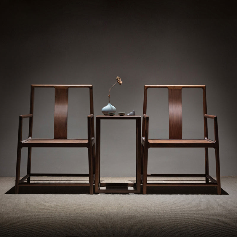 Sedia a braccio da sala da pranzo tradizionale posteriore.