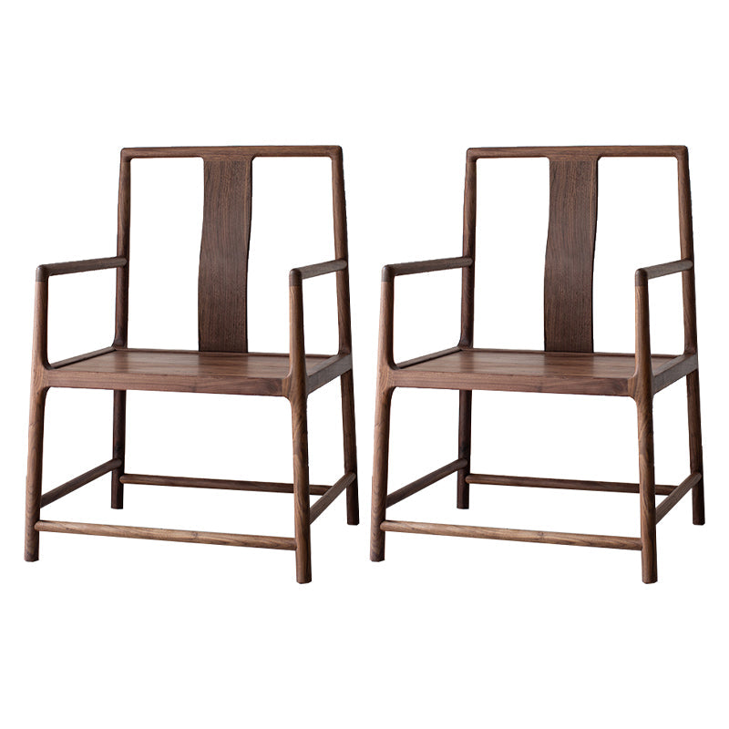 Sedia a braccio da sala da pranzo tradizionale posteriore.