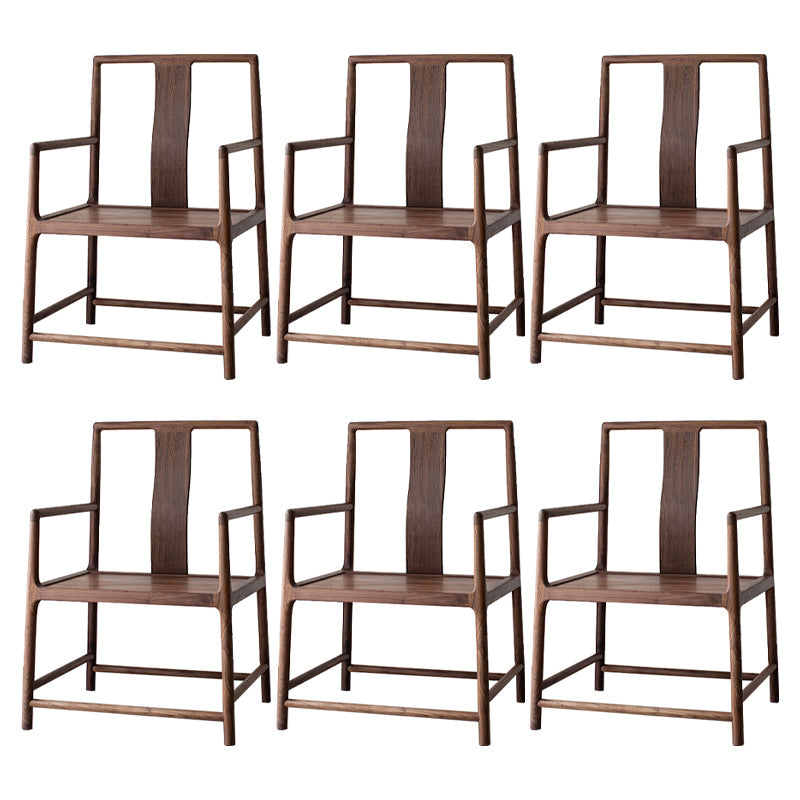 Sedia a braccio da sala da pranzo tradizionale posteriore.