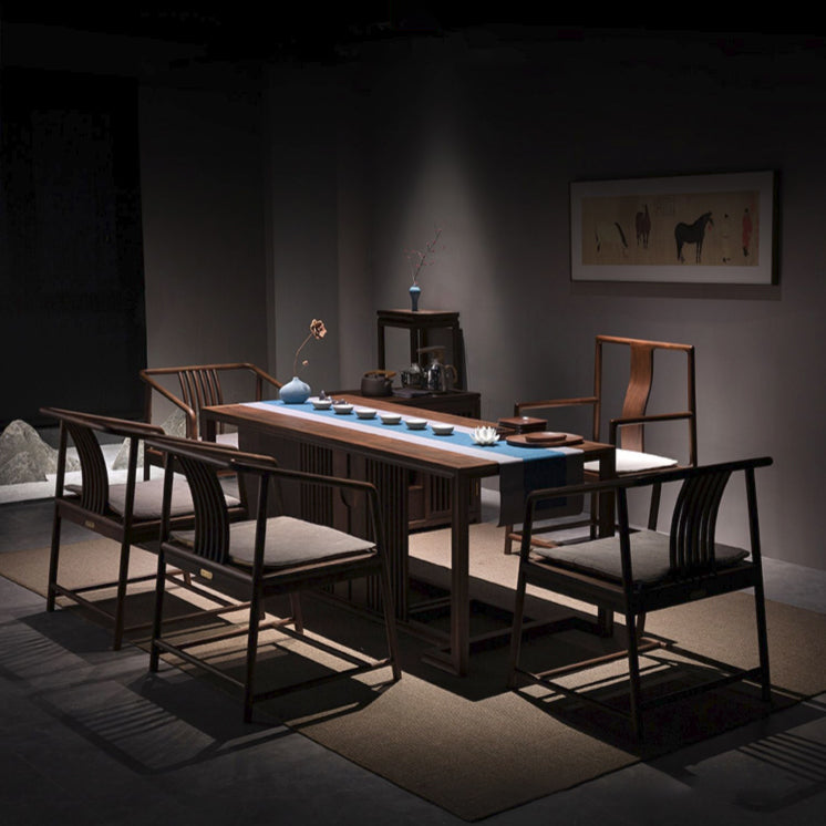 Sedia a braccio da sala da pranzo tradizionale posteriore.