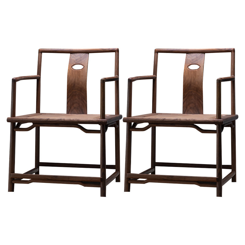 Sedia a braccio da sala da pranzo tradizionale posteriore.