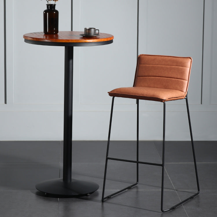 Hedendaagse gestoffeerde armloze barkruk met zwarte metalen basis