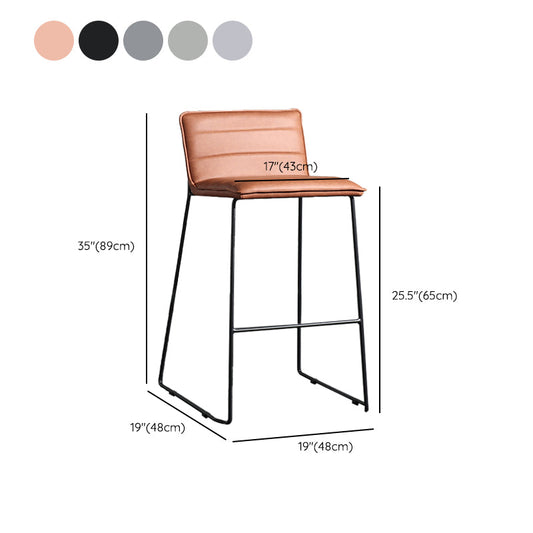 Sgabello da bar senza braccio imbottito contemporaneo con base di metallo nero