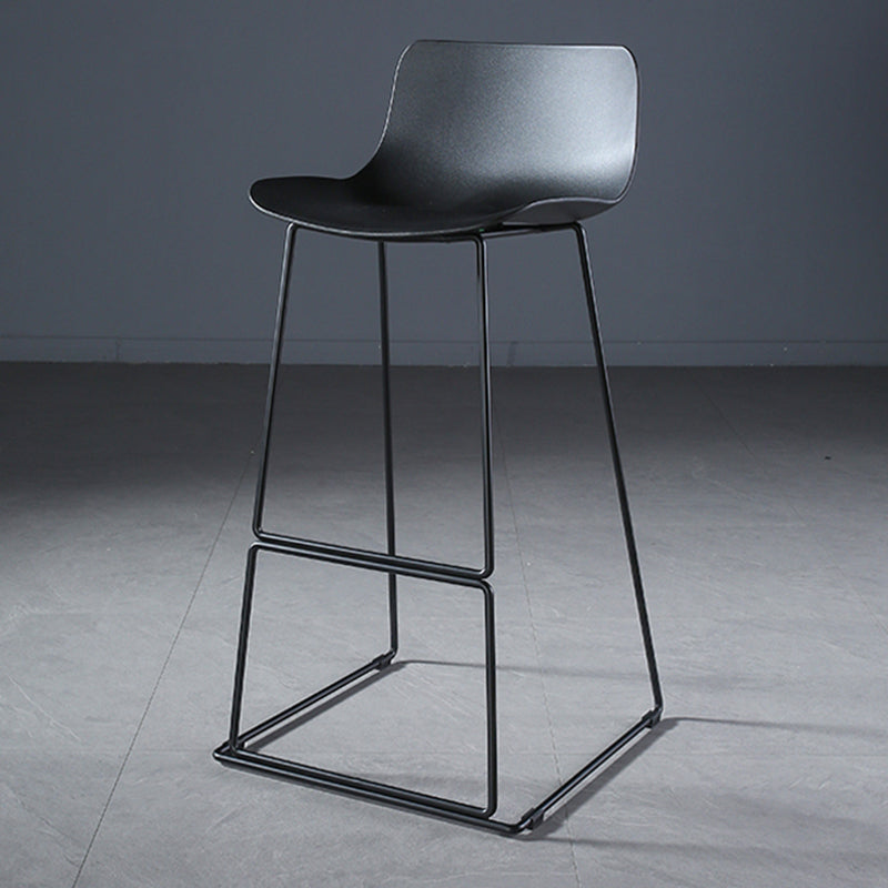 Sgabelli da bar in plastica bassa di plastica senza braccio contemporanea con base di metallo