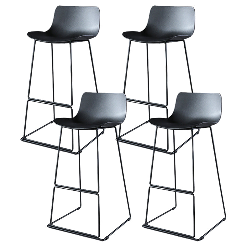 Sgabelli da bar in plastica bassa di plastica senza braccio contemporanea con base di metallo