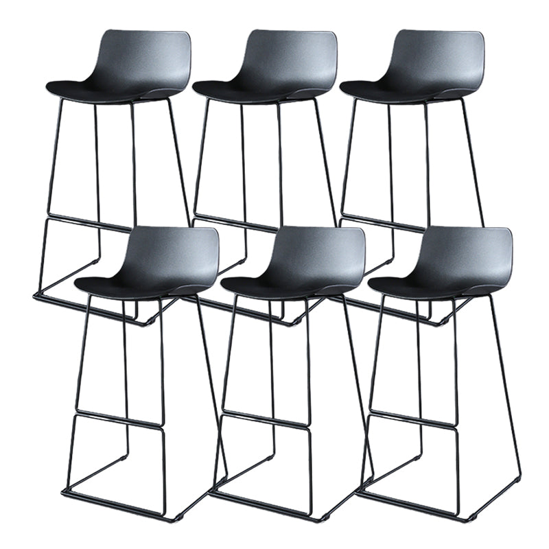 Sgabelli da bar in plastica bassa di plastica senza braccio contemporanea con base di metallo
