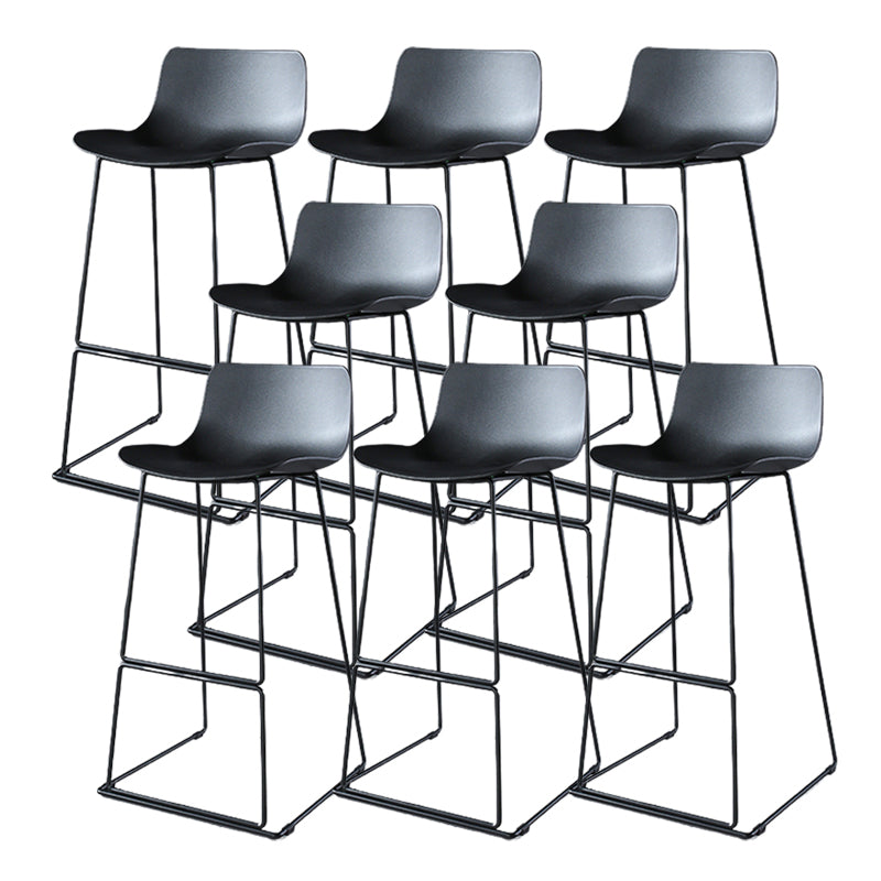 Sgabelli da bar in plastica bassa di plastica senza braccio contemporanea con base di metallo