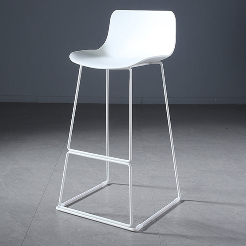 Sgabelli da bar in plastica bassa di plastica senza braccio contemporanea con base di metallo