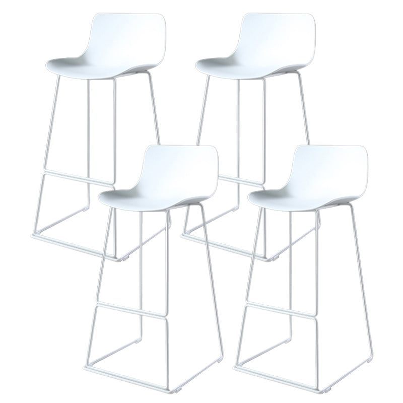 Sgabelli da bar in plastica bassa di plastica senza braccio contemporanea con base di metallo