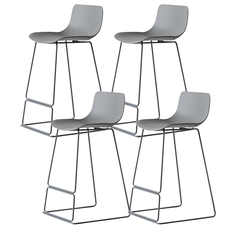 Sgabelli da bar in plastica bassa di plastica senza braccio contemporanea con base di metallo