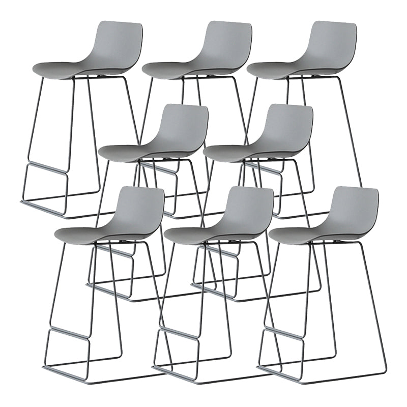 Sgabelli da bar in plastica bassa di plastica senza braccio contemporanea con base di metallo