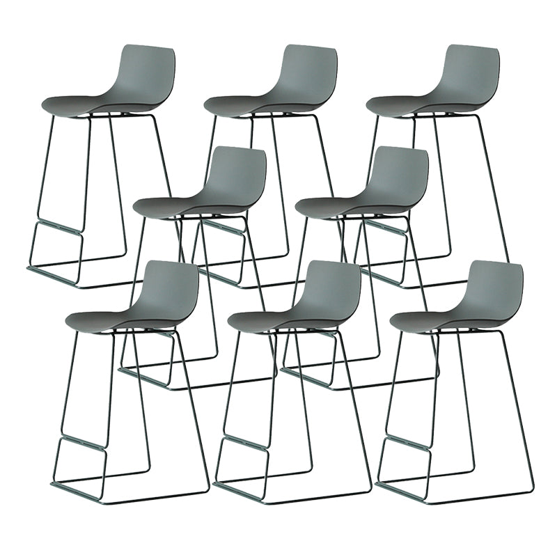 Sgabelli da bar in plastica bassa di plastica senza braccio contemporanea con base di metallo