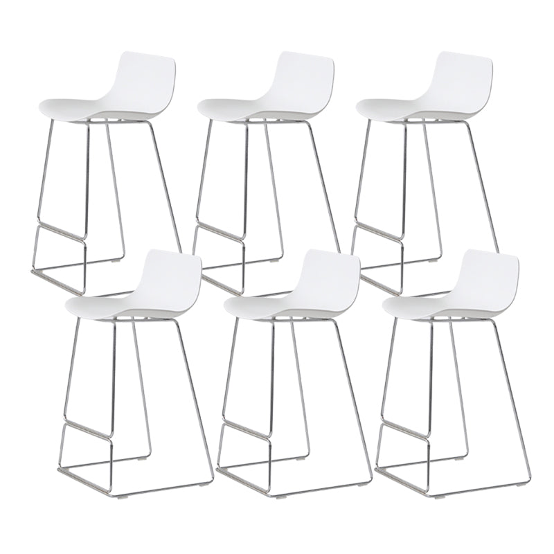 Sgabelli da bar in plastica bassa di plastica senza braccio contemporanea con base di metallo