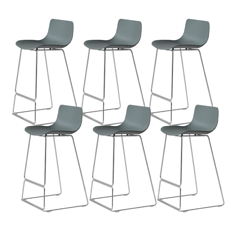 Sgabelli da bar in plastica bassa di plastica senza braccio contemporanea con base di metallo