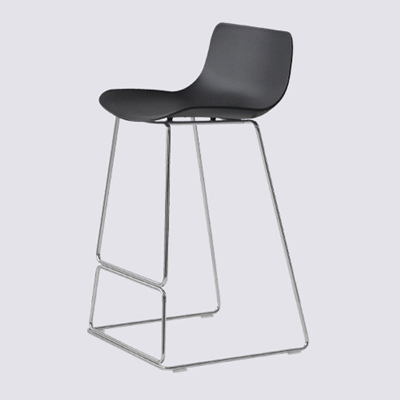 Sgabelli da bar in plastica bassa di plastica senza braccio contemporanea con base di metallo