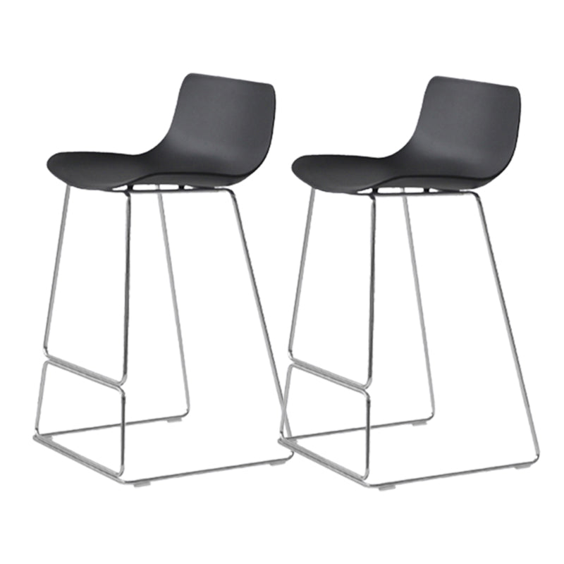 Sgabelli da bar in plastica bassa di plastica senza braccio contemporanea con base di metallo