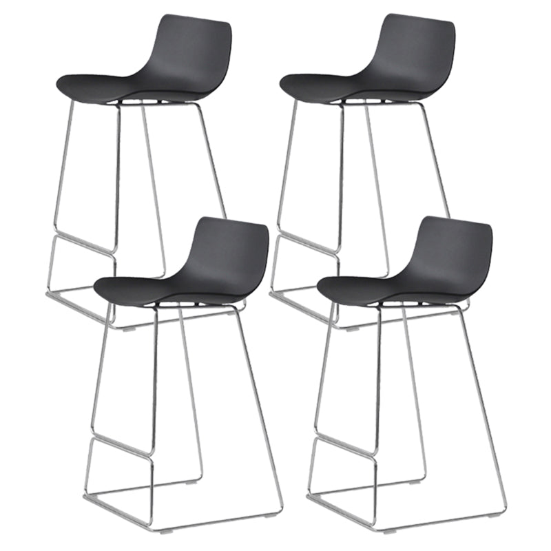 Sgabelli da bar in plastica bassa di plastica senza braccio contemporanea con base di metallo