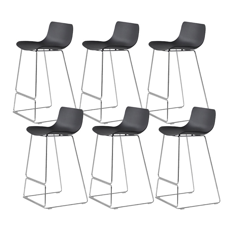Sgabelli da bar in plastica bassa di plastica senza braccio contemporanea con base di metallo