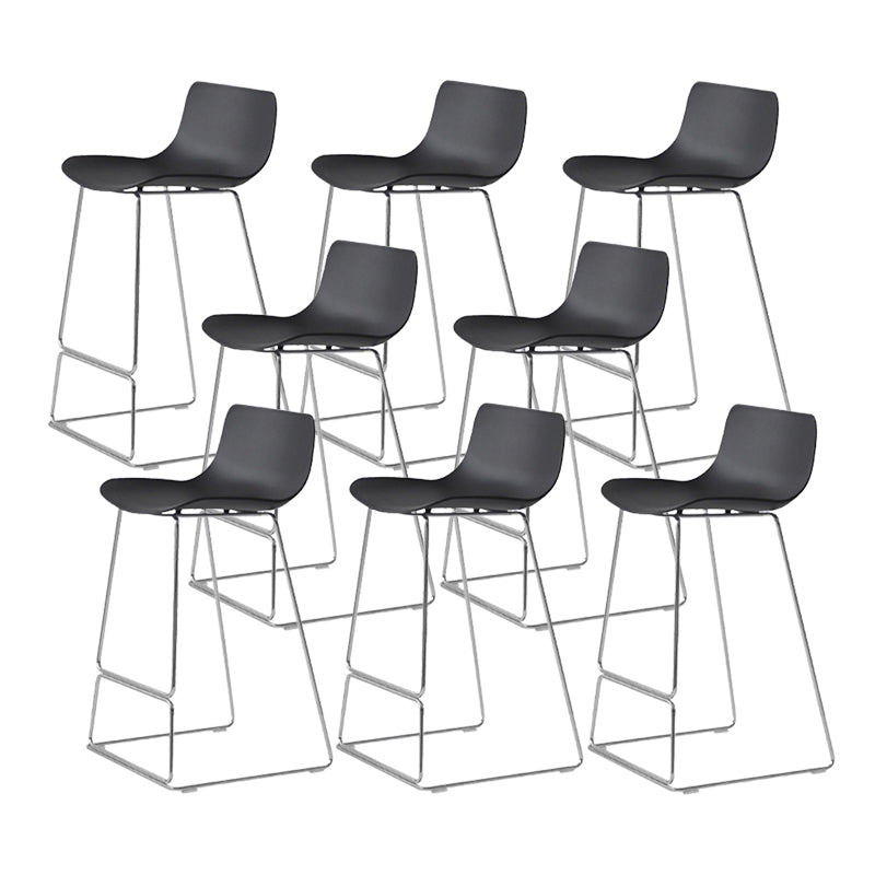 Sgabelli da bar in plastica bassa di plastica senza braccio contemporanea con base di metallo