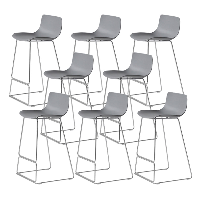 Sgabelli da bar in plastica bassa di plastica senza braccio contemporanea con base di metallo
