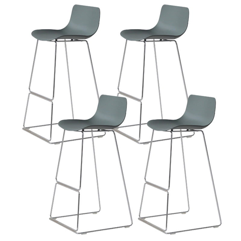 Sgabelli da bar in plastica bassa di plastica senza braccio contemporanea con base di metallo