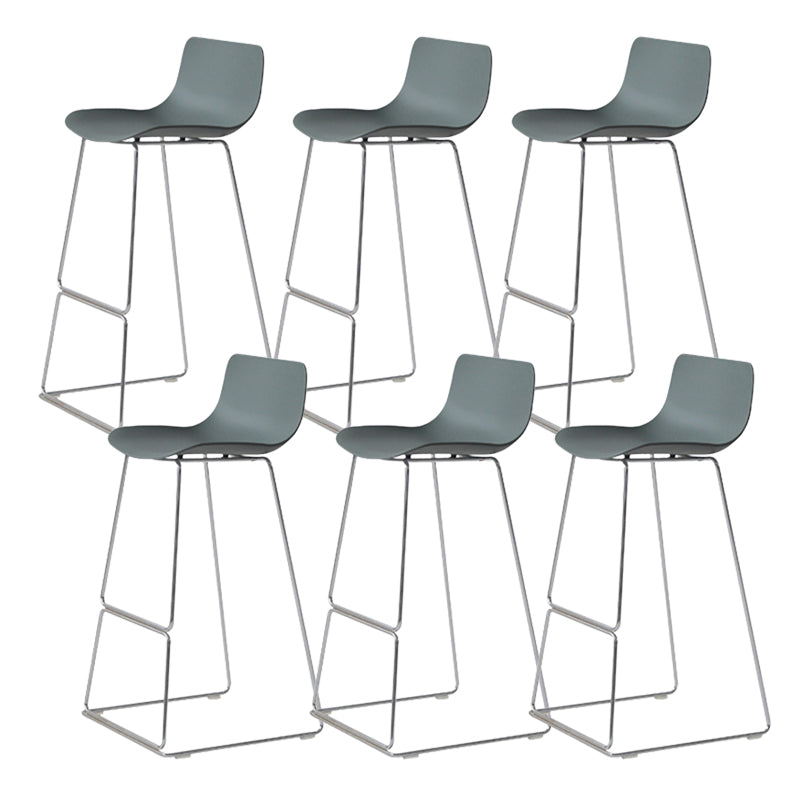 Sgabelli da bar in plastica bassa di plastica senza braccio contemporanea con base di metallo