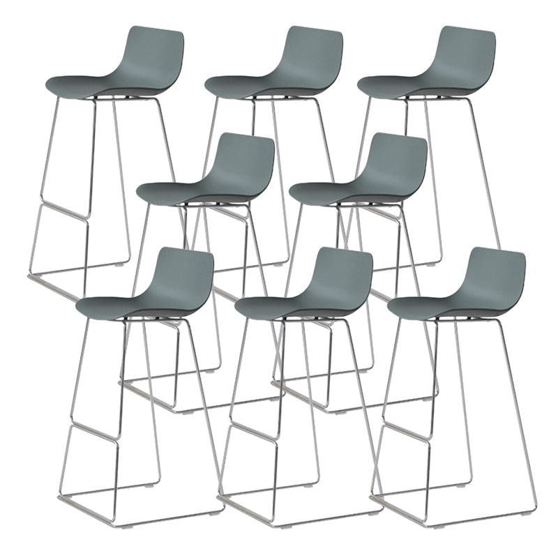 Sgabelli da bar in plastica bassa di plastica senza braccio contemporanea con base di metallo