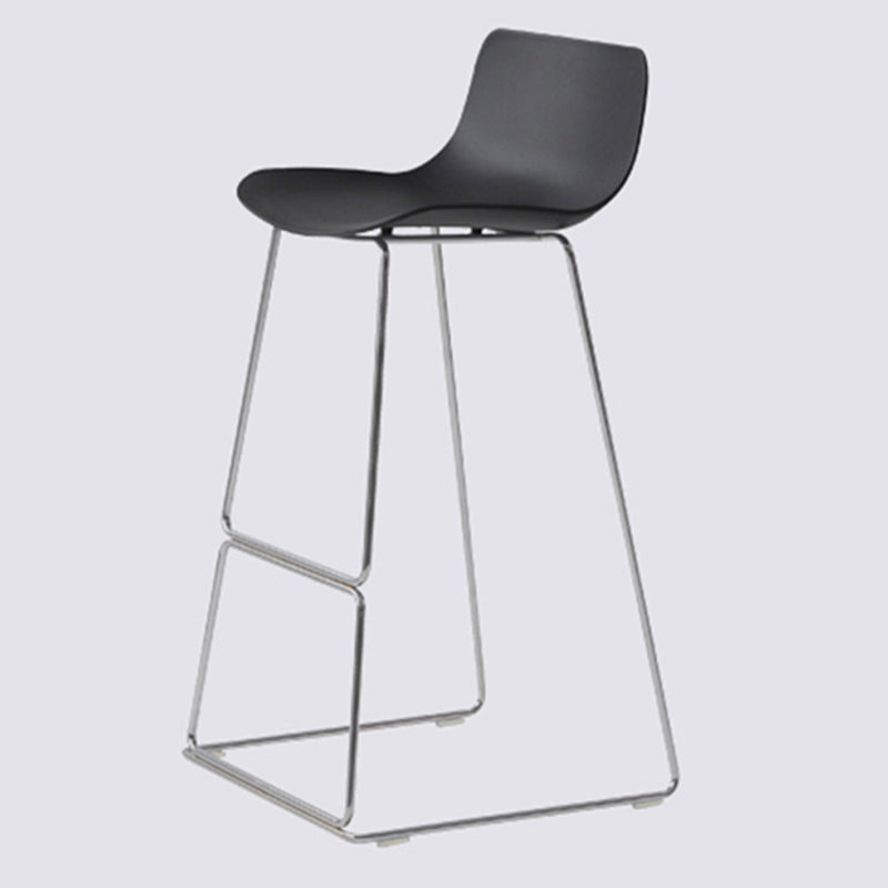 Sgabelli da bar in plastica bassa di plastica senza braccio contemporanea con base di metallo