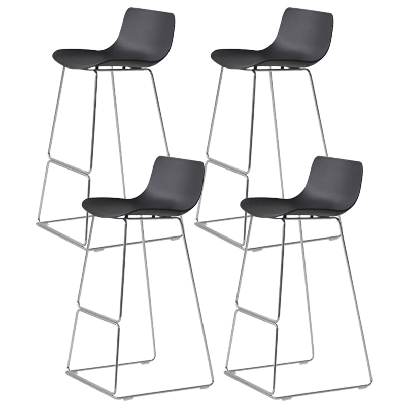 Sgabelli da bar in plastica bassa di plastica senza braccio contemporanea con base di metallo