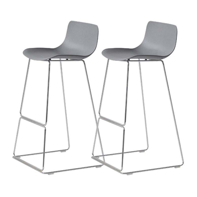 Sgabelli da bar in plastica bassa di plastica senza braccio contemporanea con base di metallo